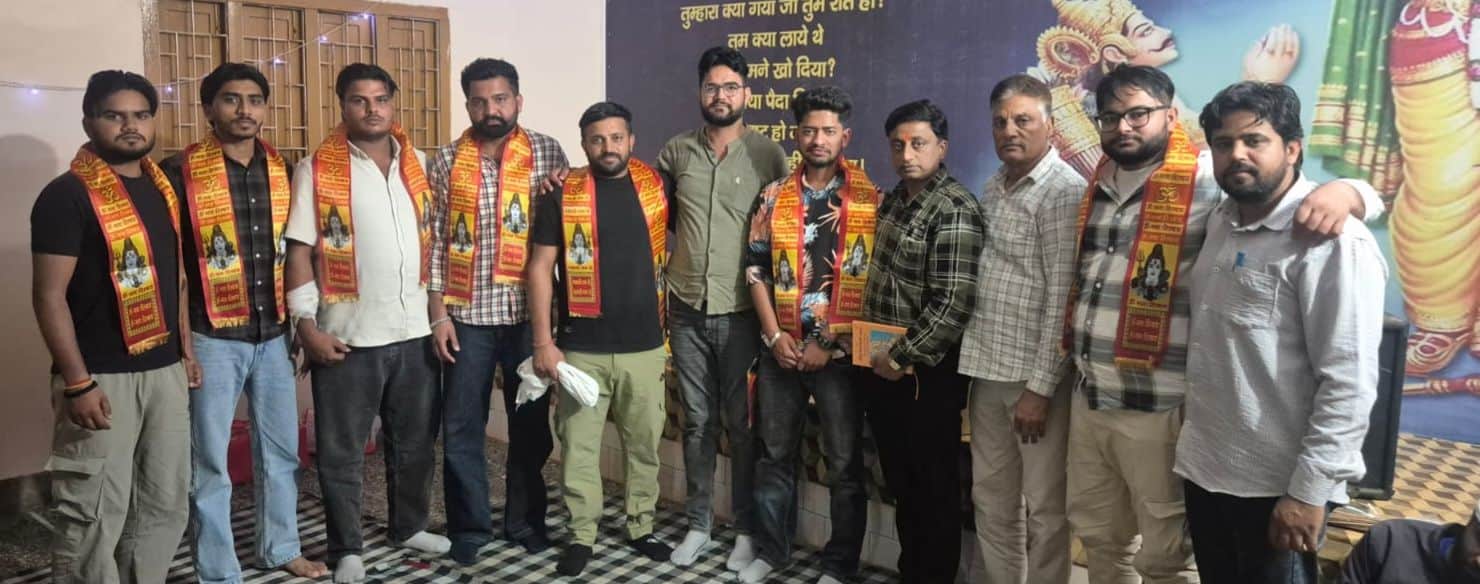 22जेएनडी27: विश्व हिंदू परिषद नरवाना की  बैठक में मौजूद बजरंग दल के सदस्य। स्रोत दल सदस्य।