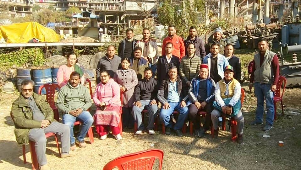 आनी में बैठक कर आउटसोर्स कर्मचारी संघ ने शिमला चलो आंदोलन को लेकर बनाई रूपरेखा। संवाद