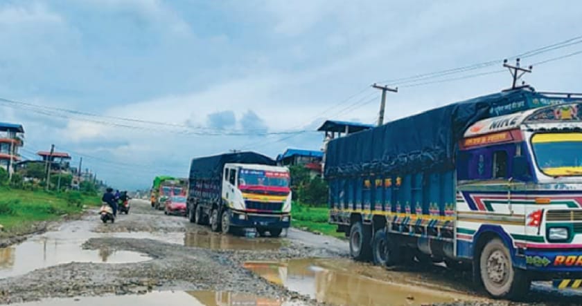 Kathmandu-Sonauli road blocked due to slippery road in Daunanne