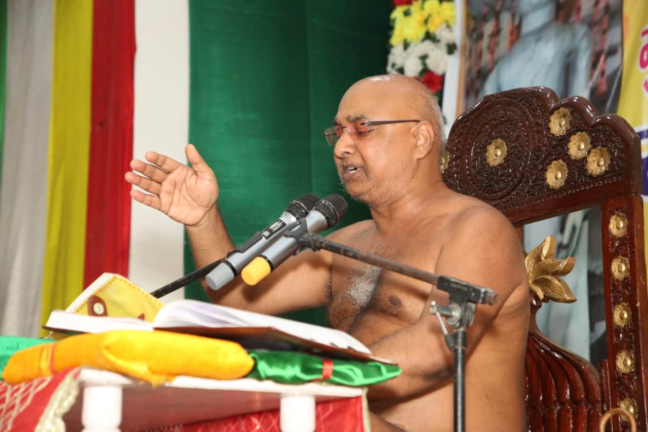 अंबाला छावनी के गुड़ बाजार स्थित दिगंबर जैन मंदिर में प्रवचन करते मुनि श्री। प्रवक्ता