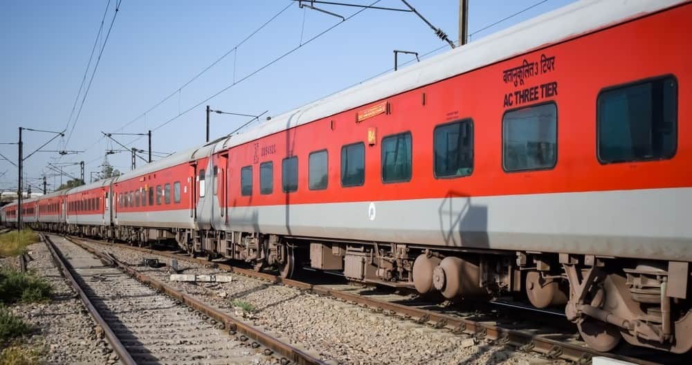 अंबाला कैंट रेलवे स्टेशन पर दाखिल होती ट्रेन के एसी कोच। रेलवे