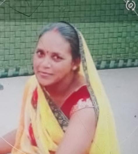 Two people including a woman died in a road accident, road blocked