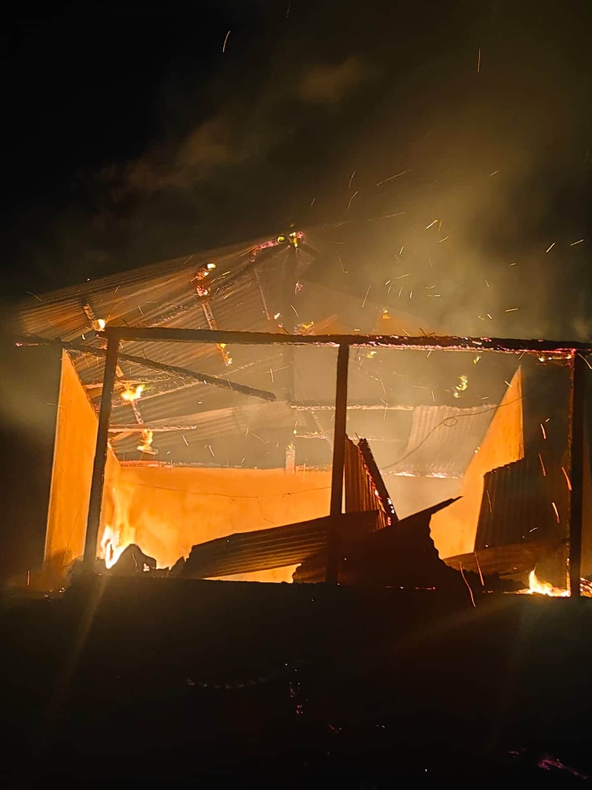 बनी सब डिवीजन के भुलड़ी में आग से राख हुई दुकान जागरूक पाठक