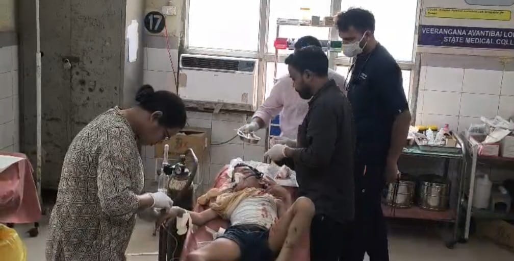 6-year-old boy falls from two-storey roof, condition critical