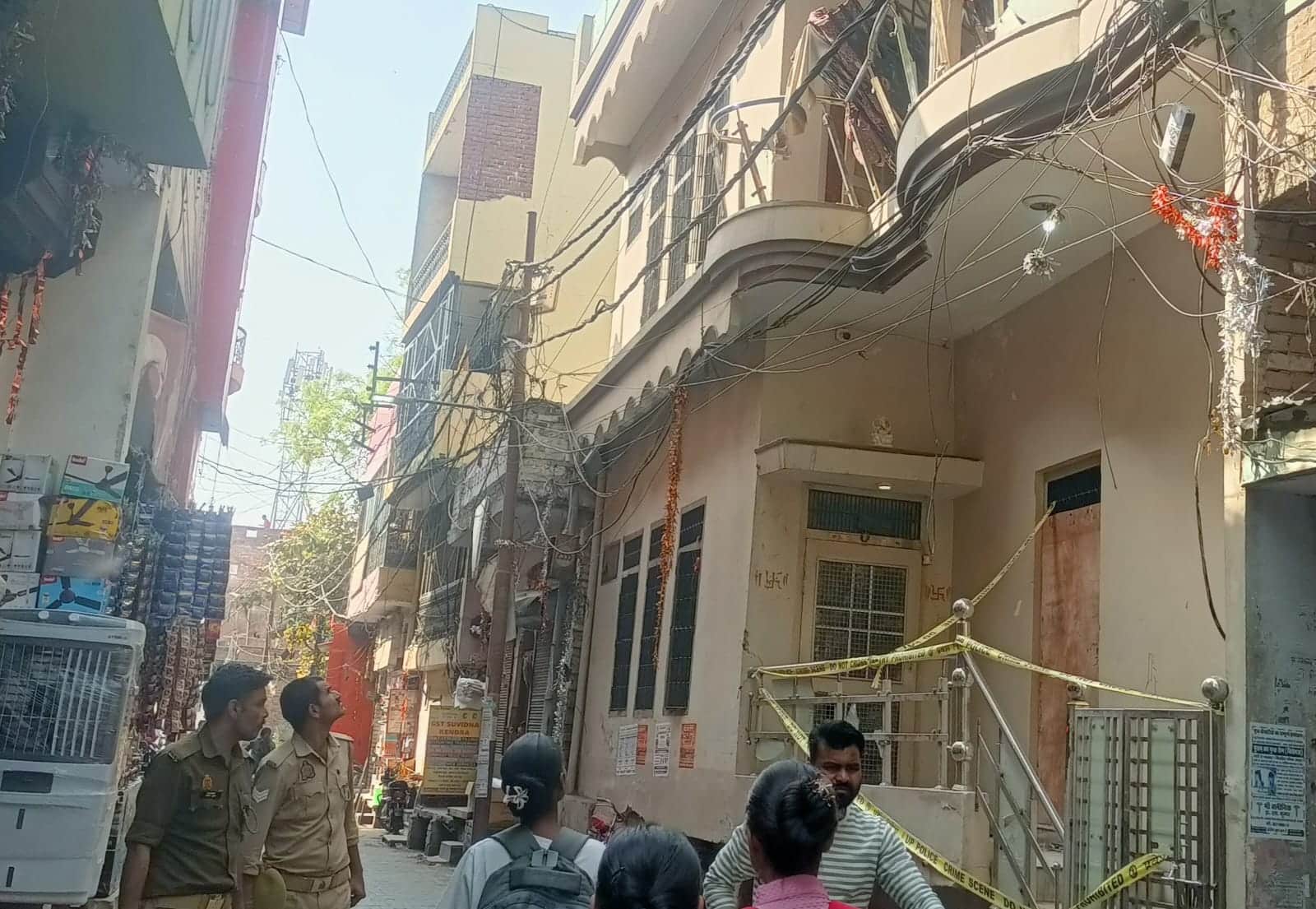 फोटो-40 नाला मछरट्टा स्थित पूर्व विधायक विजय सिंह का बंद मकान। संवाद