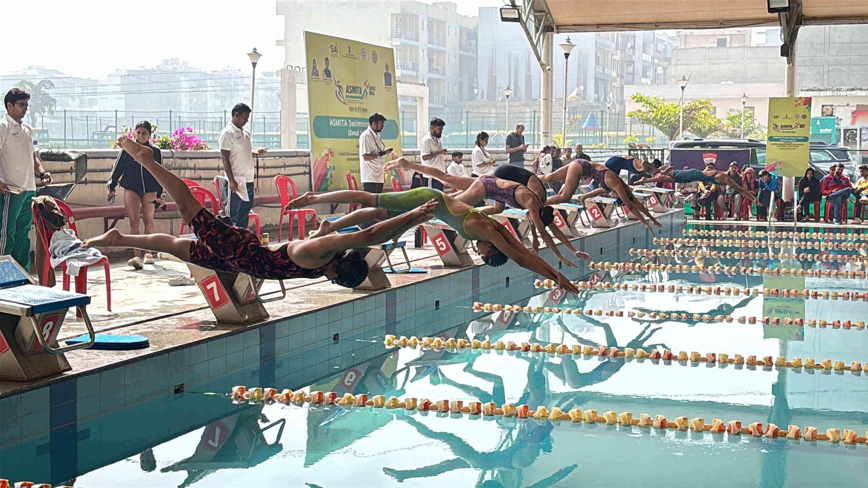 -फोटो 85 : अस्मिता वूमेंस स्वीमिंग लीग नॉर्थ जोन की प्रतिस्पर्धा में भाग लेते तैराक। स्रोत एकेड