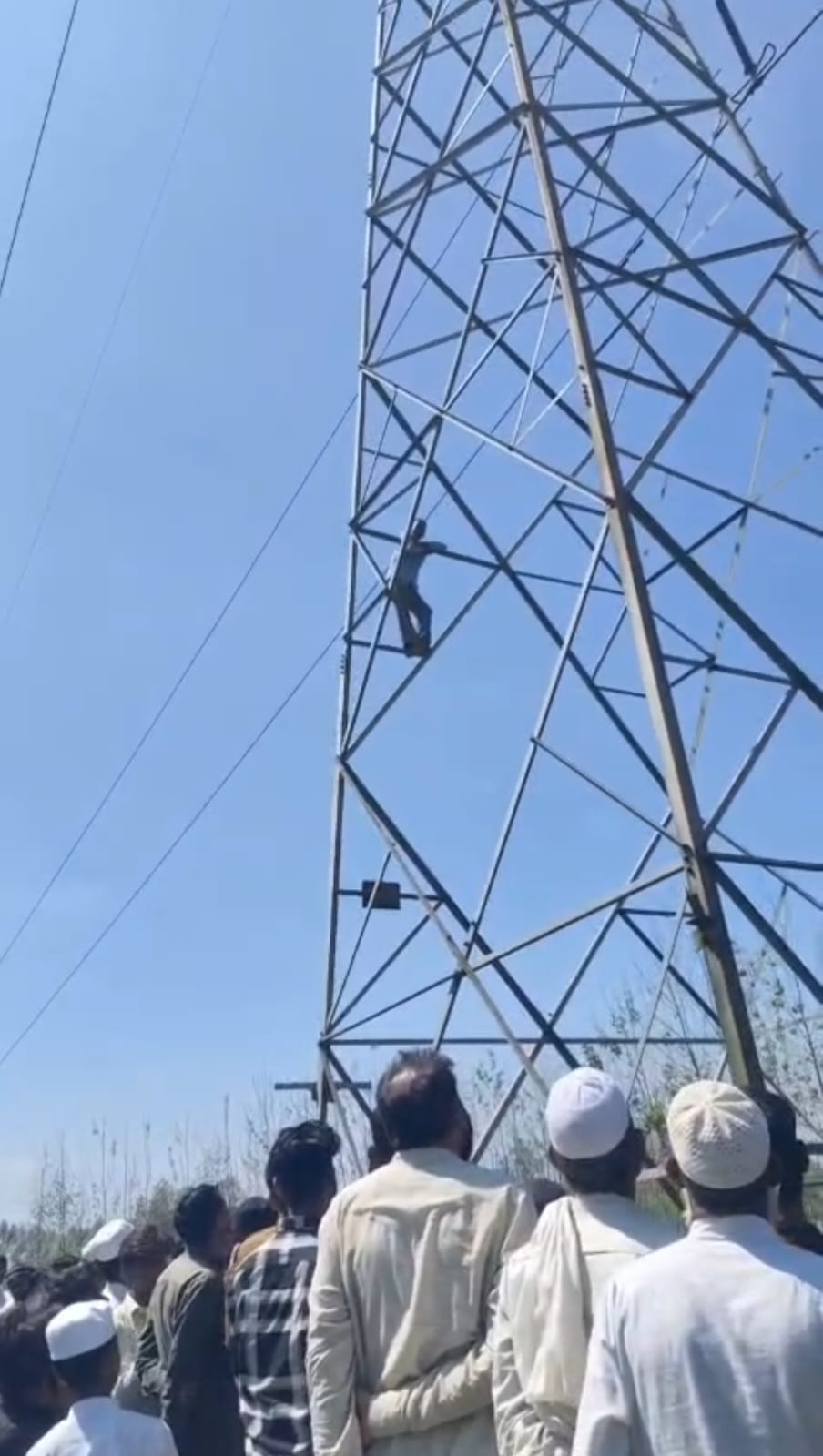 Father climbs tower to get case against son quashed