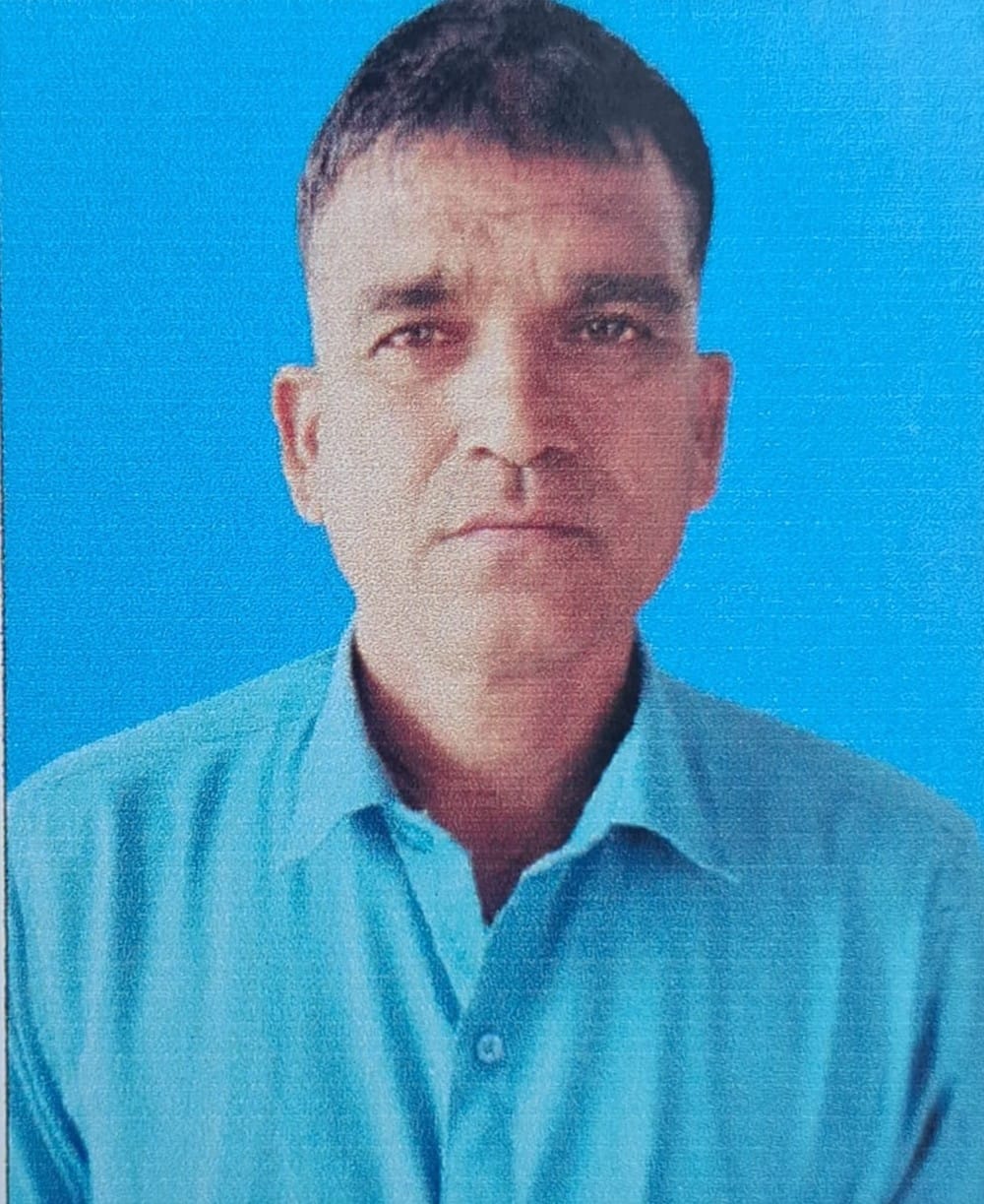Salesman murdered by slitting his throat with a sharp weapon