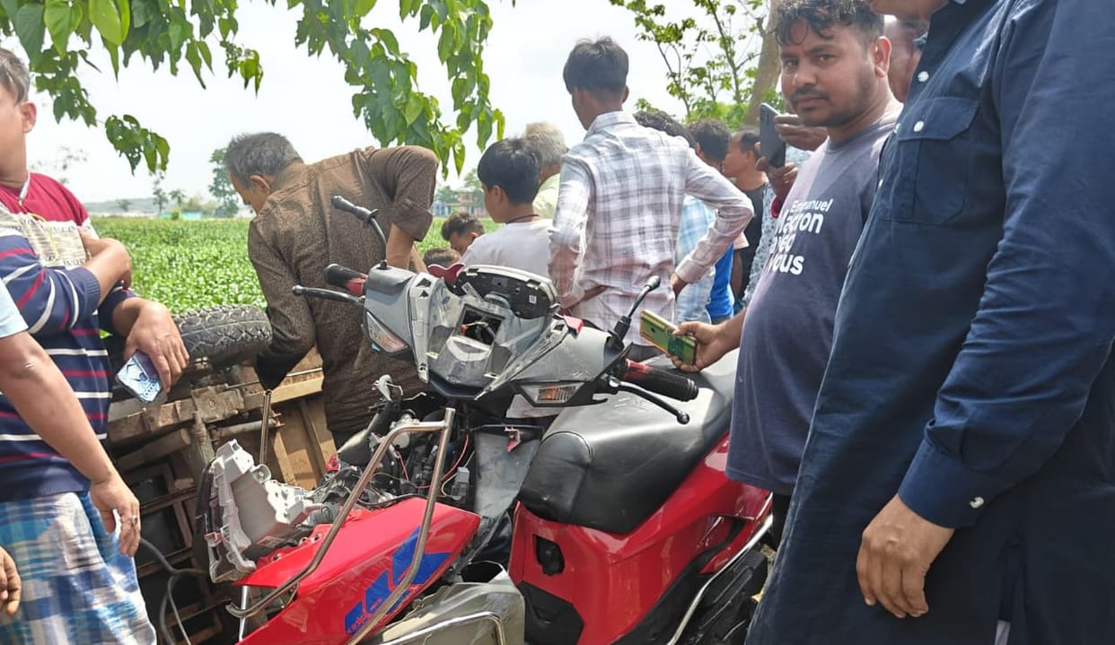 One person killed and two others seriously injured in scooter-pickup collision in Kishanganj