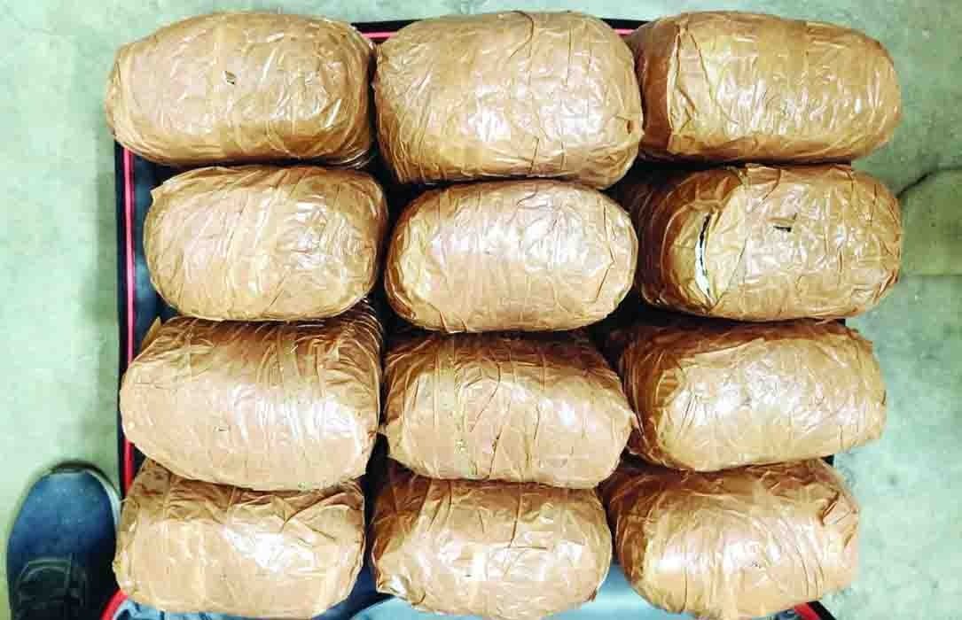 हटिया एलटीटी एक्सप्रेस से 12.680 किलोग्राम गांजा जब्त