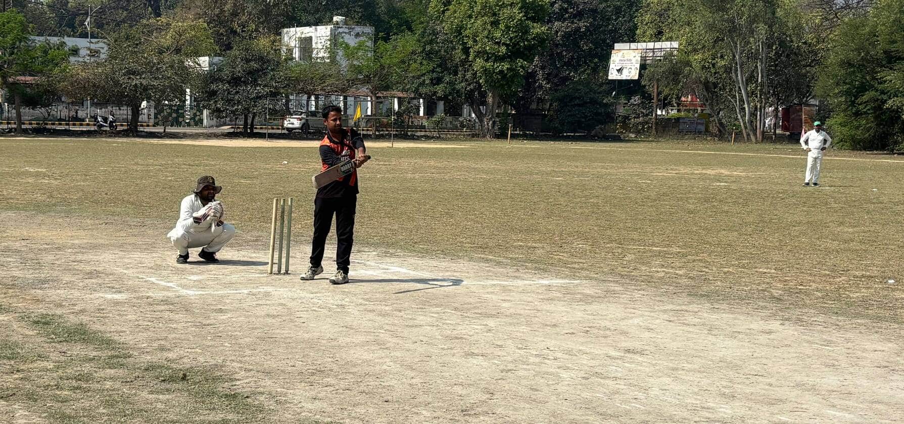 जीएफ कॉलेज मैदान में टूर्नामेंट में शॉट लगाते हुए खिलाड़ी। स्रोत: आयोजक