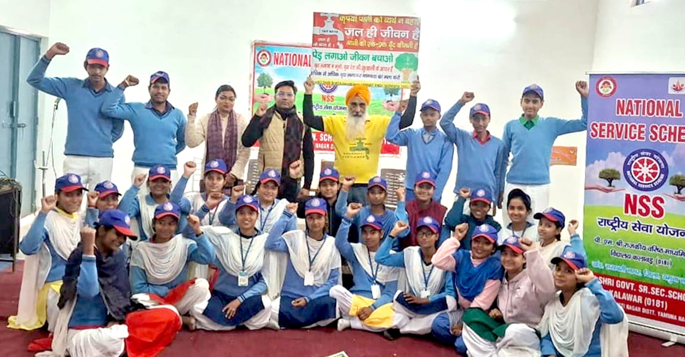 जल संरक्षण विषय पर विद्यार्थियों को जागरूक करते हुए वाटरमैन गोबिंद सिंह भाटिया। स्वयं