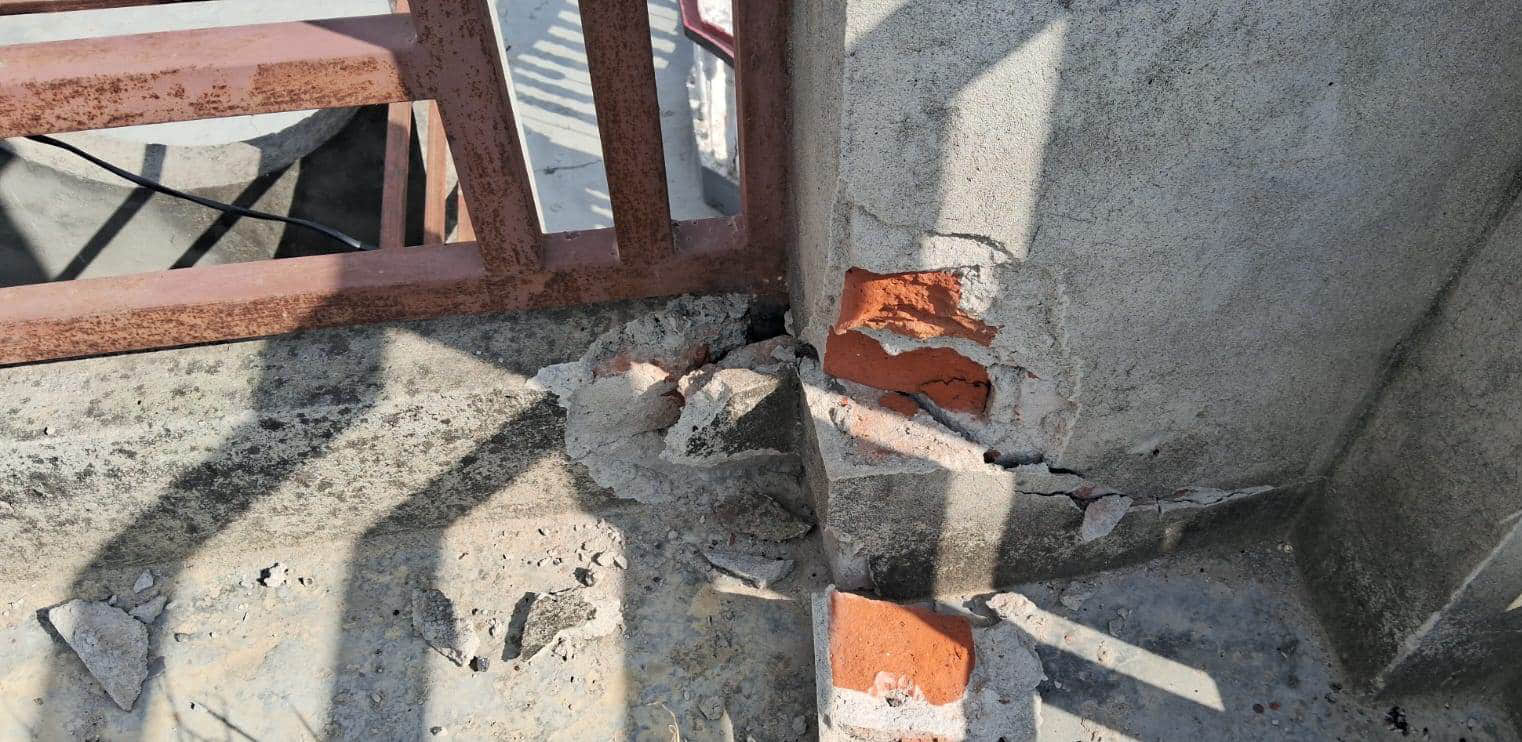 करंट के कारण गांव गंदू नंगला में मकान में आई दरार। संवाद