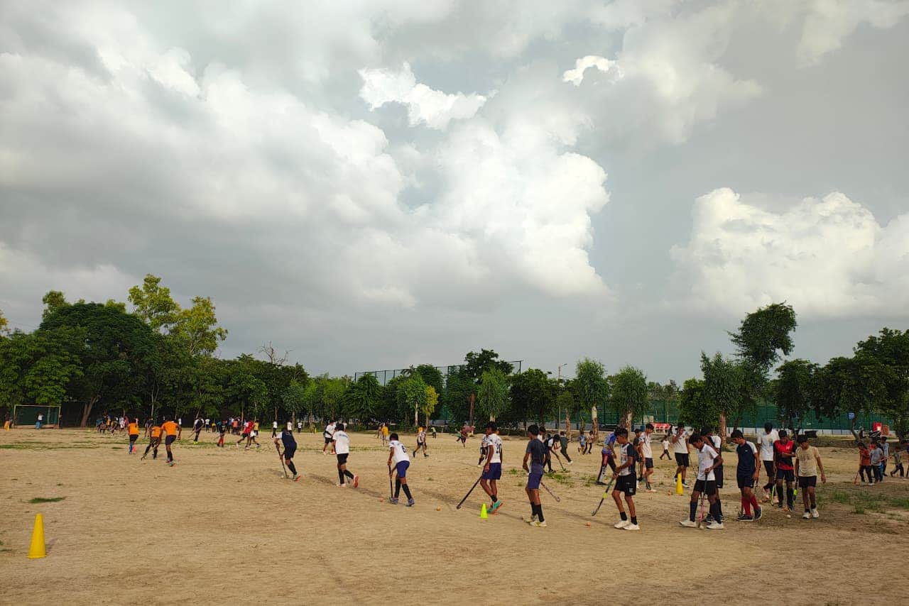 खेल मैदान में खेलते खिलाड़ी। फाइल फोटो