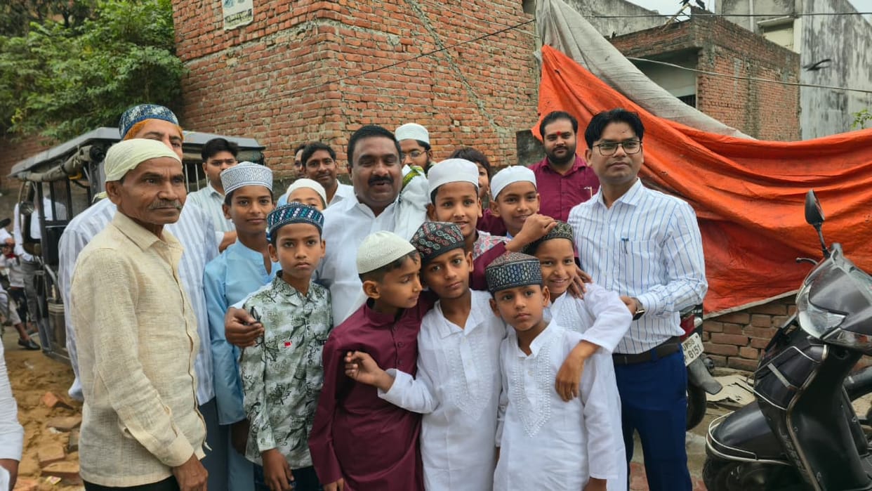 After offering Eid prayers, prayers were offered for the peace of the nation.