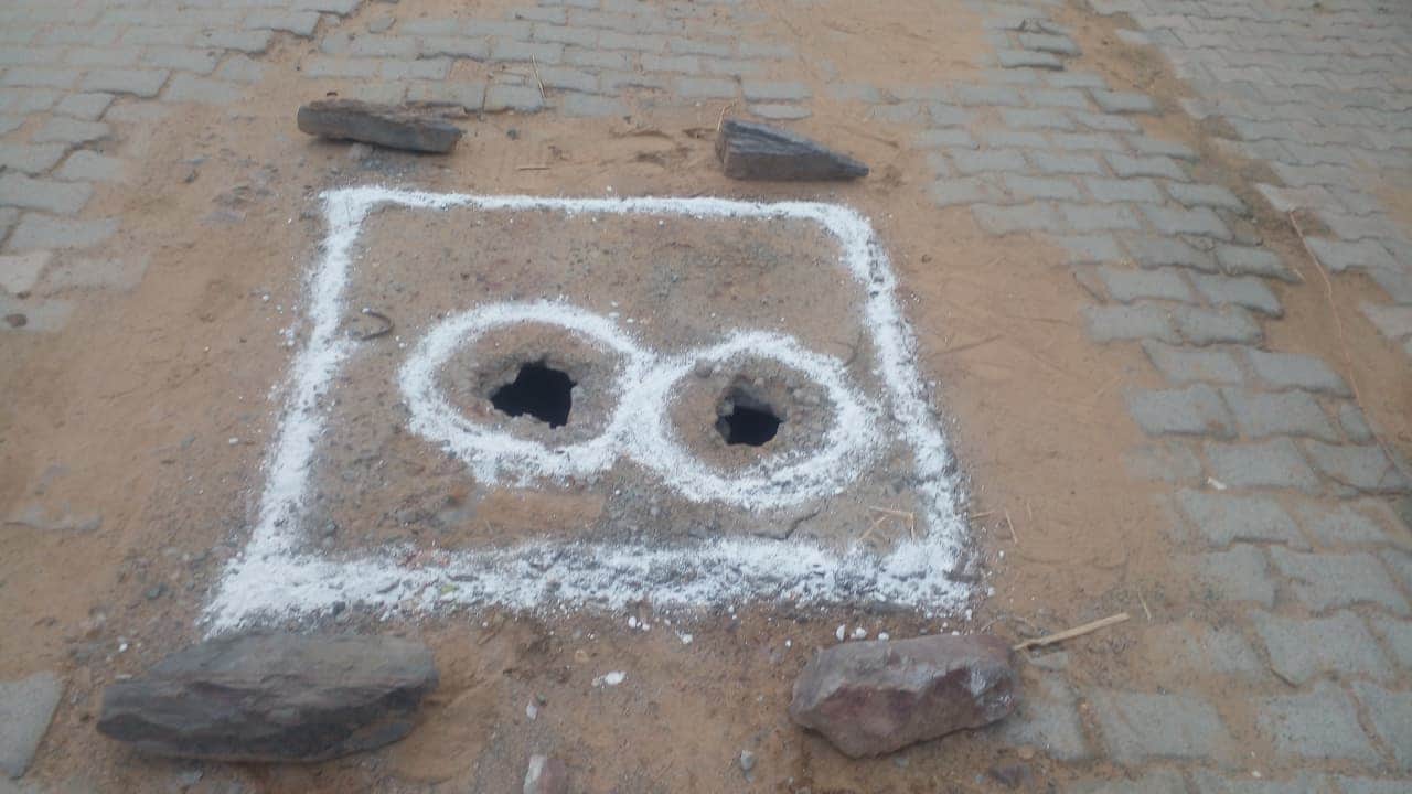 खालेटा में टूटा सीवर ढक्कन बना खतरा