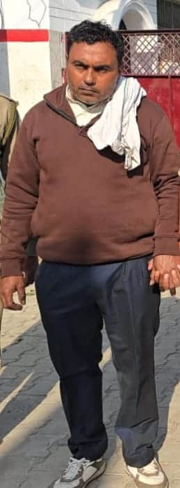 खुर्जा पुलिस की गिरफ्त में हत्या के इरादे से अपहरण करने वाला आरोपी सतेंद्र। स्रोत- पुलिस