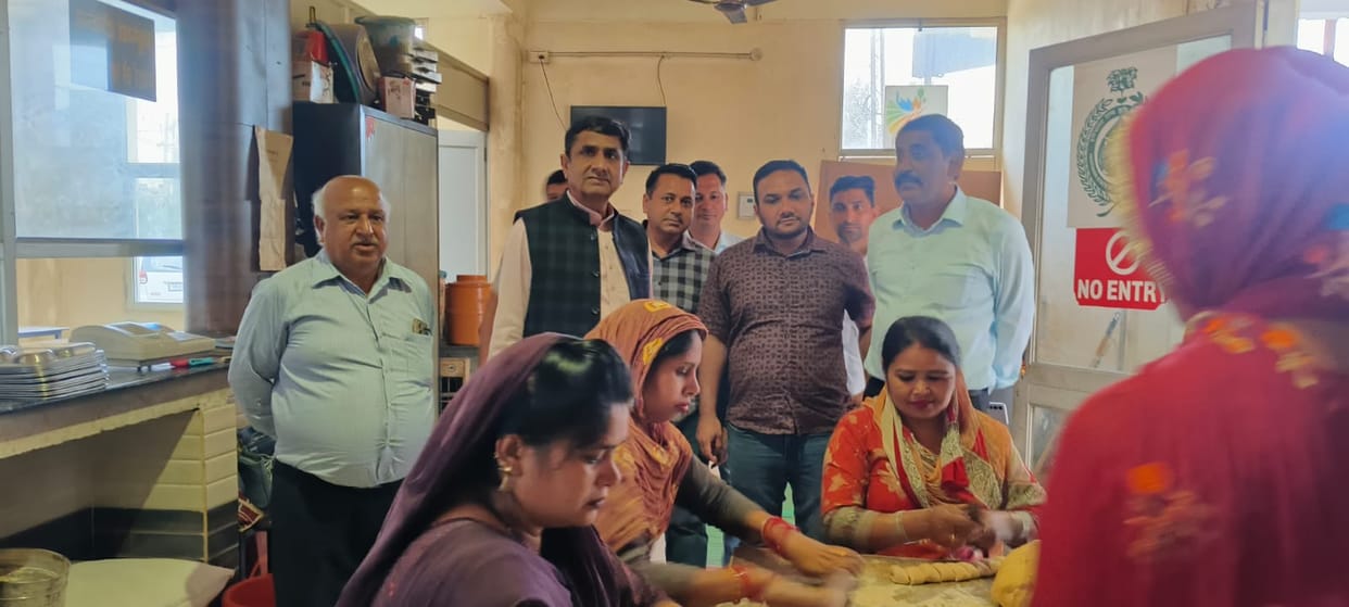 Problem solved in Atal Kisan Shramik Canteen, food started
