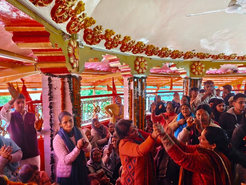 Faith overflowed in the temples, blessings were sought by worshipping Mata Chandraghanta