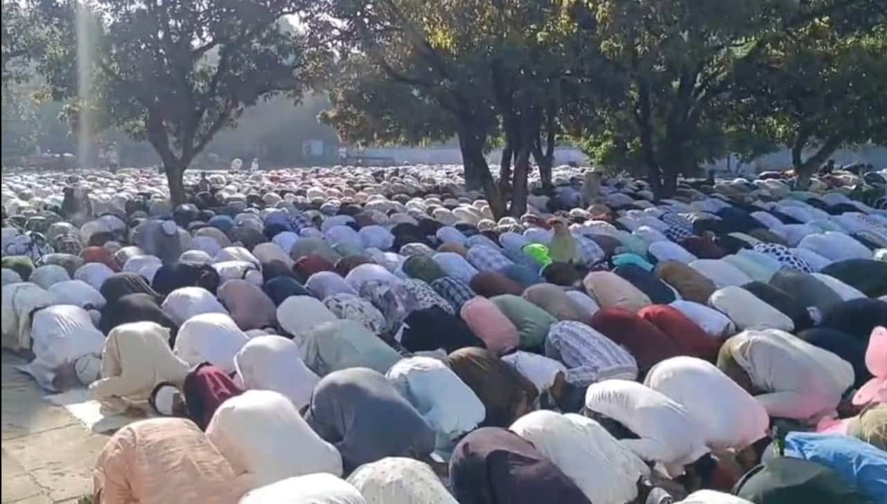 नालागढ़ में ईद पर नमाज अदा करते हुए मुसलिम समुदाय के लोग- संवाद