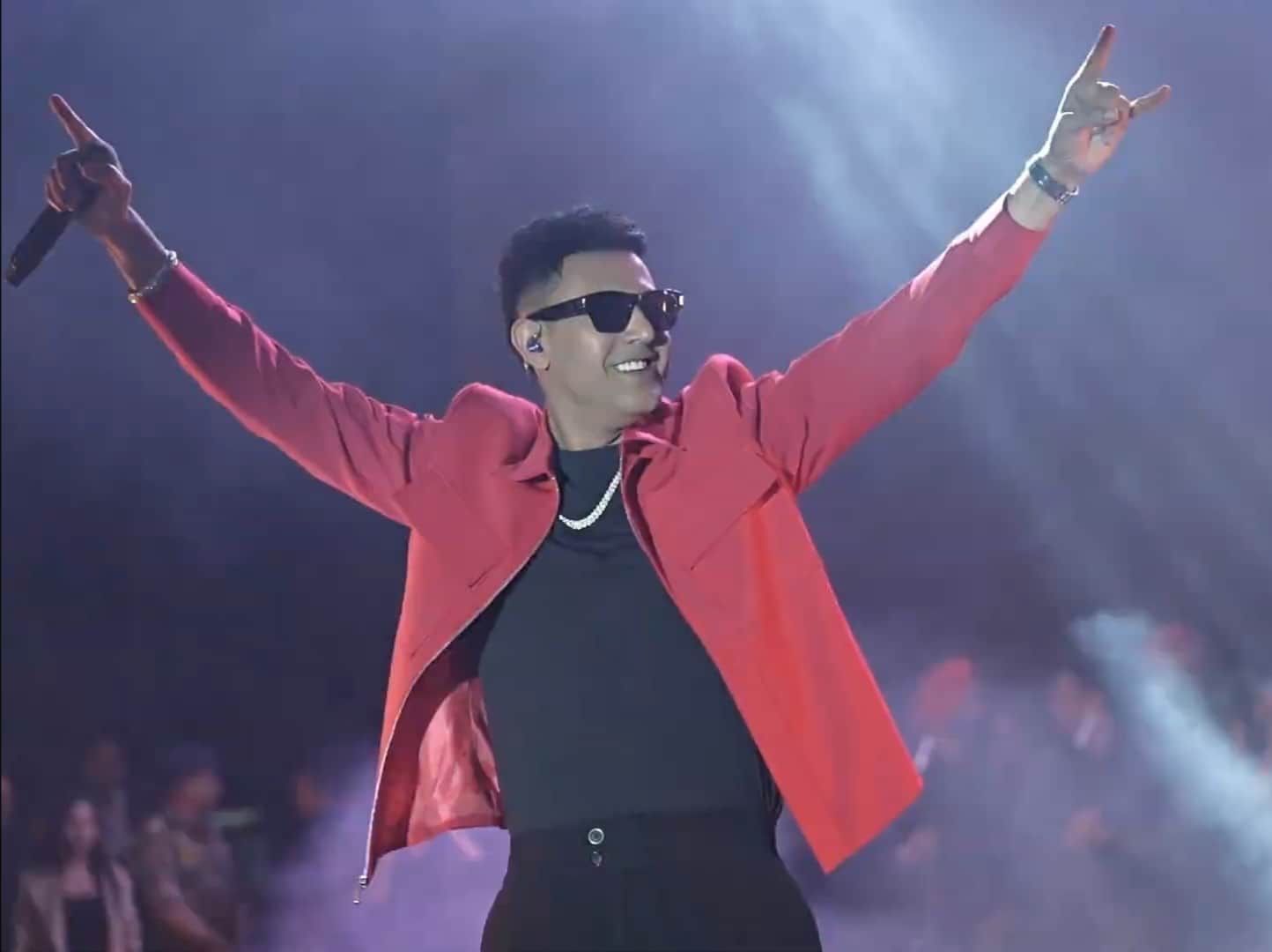 नलवाड़ी मेले की तीसरी सांस्कृतिक संध्या में प्रस्तुति देते पंजाबी गायक गिप्पी ग्रेवाल। स्रोत: ड