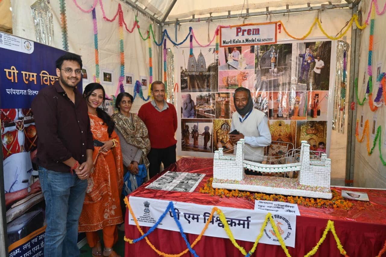 नलवाड़ी मेले में लगाई गई जलमग्न ऐतिहासिक पुल भंजवणी औहर की कलाकृति। स्रोत: डीपीआरओ