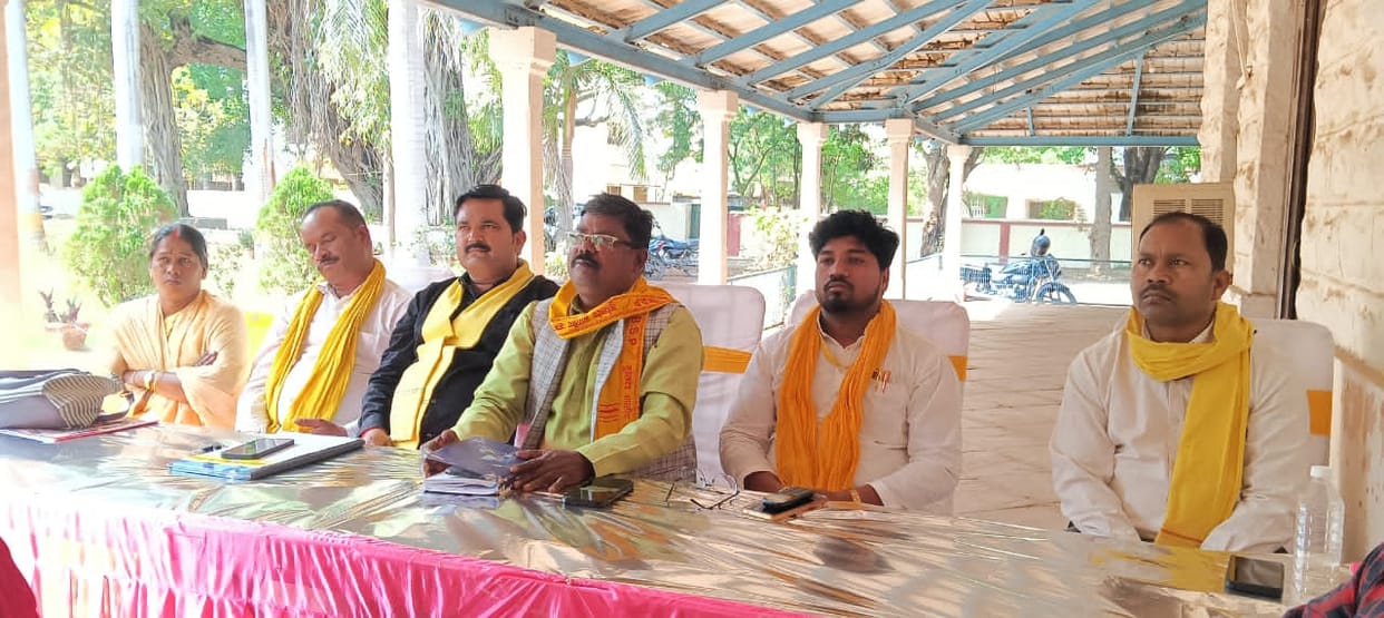 The organization will field only party workers in the Panchayat elections: Manoj