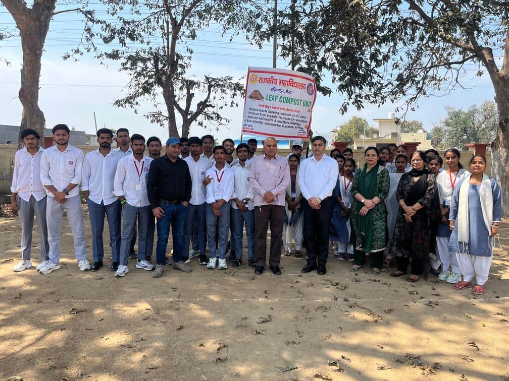 राजकीय महाविद्यालय में आयोजित राष्ट्रीय सेवा योजना शिविर में मौजूद स्वयंसेवक एवं छात्र स्रोत सं