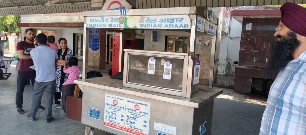 Four out of ten stalls at the railway station were closed.