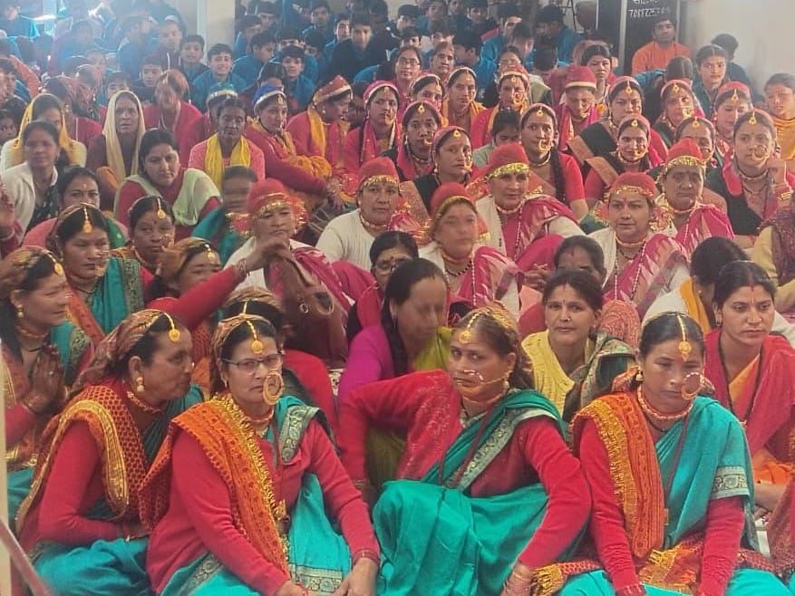 The Bhuvaneshwari Temple resounded with the light of lamps and chants of praise