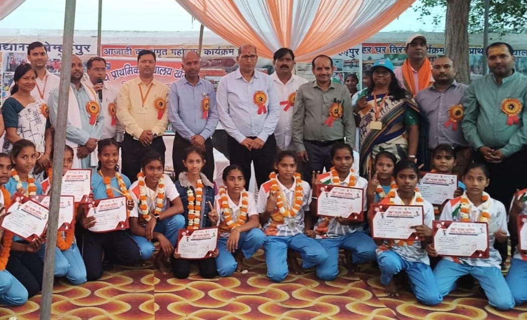 Shikha and Prinyashu became Student of the Year
