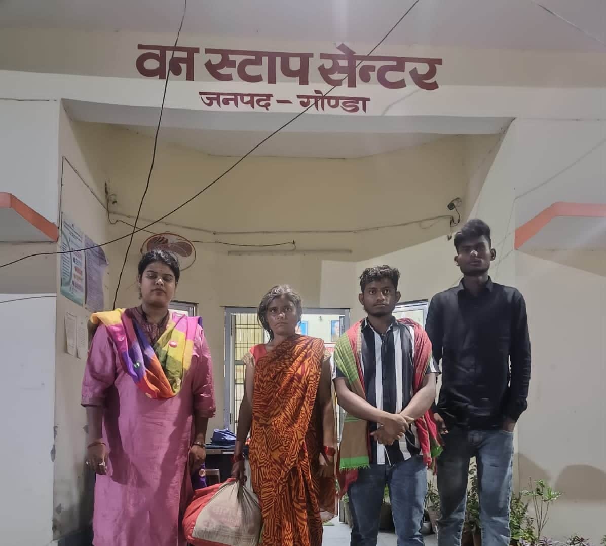 वन स्टॉप सेंटर पर भाई से मिलने के बाद घर जाने की तैयारी करती सुमन। स्रोत: सेंटर