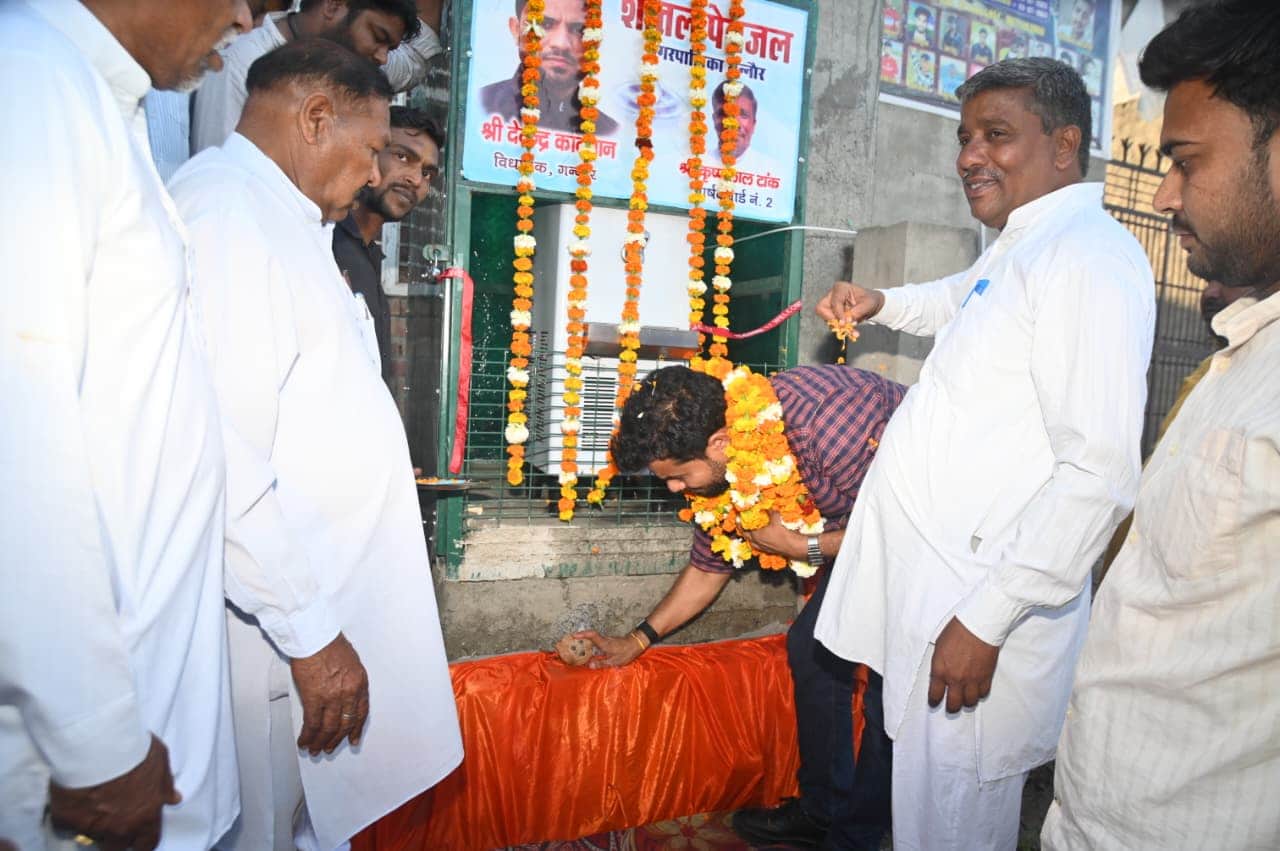 वाटर कूलर का उद्घाटन करते विधायक देवेंद्र कादियान। संवाद