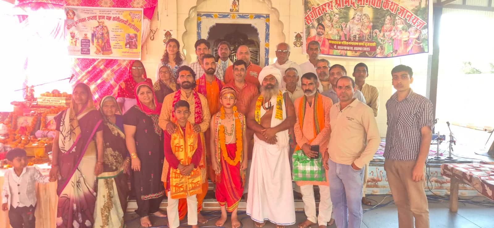 22jjrp14- खानपुर में चल रही श्रीमद्भागवत कथा में मौजूद श्रद्धालु। स्रोत-आयोजक