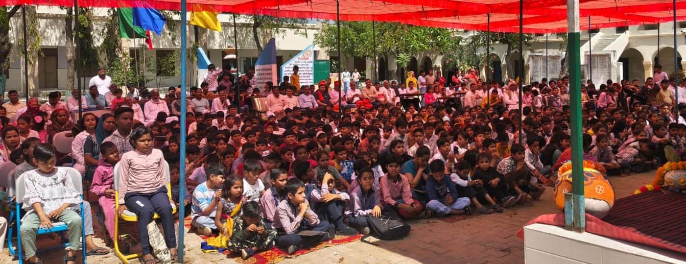 22jjrp15- पीएमश्री राजकीय मॉडल संस्कृति स्कूल लड़ायन में मौजूद बच्चे। स्रोत-स्कूल