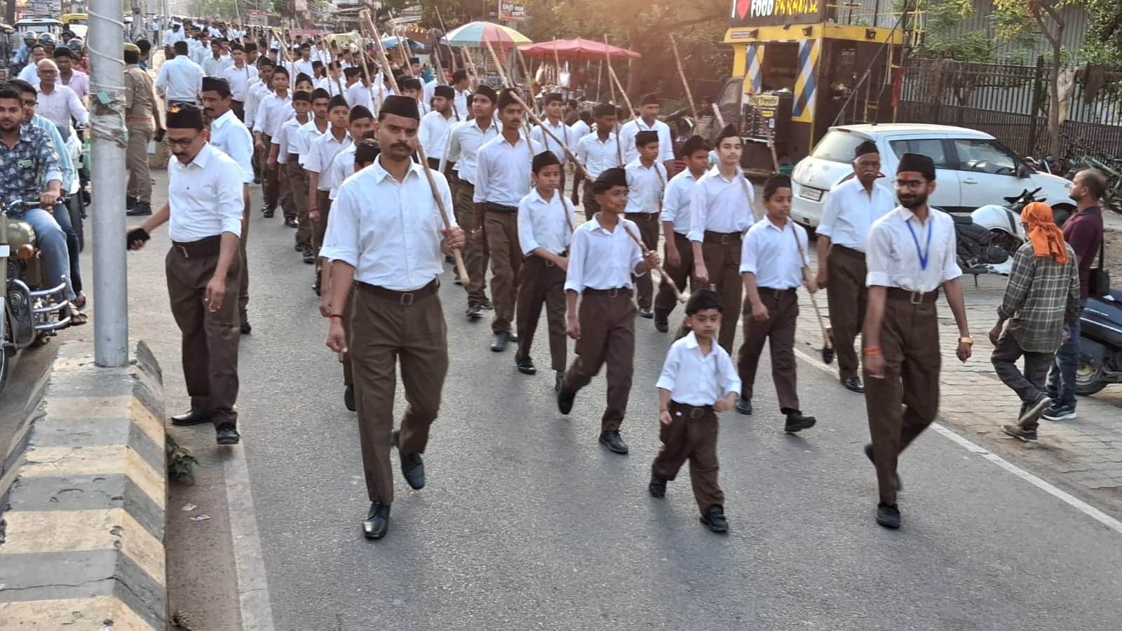 आरएसएस के पथ संचलन में शामिल लोग स्रोत संगठन