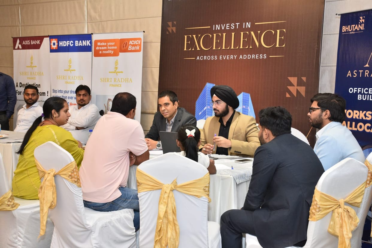 MEGA PROPERTY FEST: Realstox' Mega Property Fest in Aligarh was a success, attracting 150 interested customers. Leading developers like M3M, Smart World, Eldeco, Bhutani, Firefox, Oasis, and Green Bay participated in the fest.