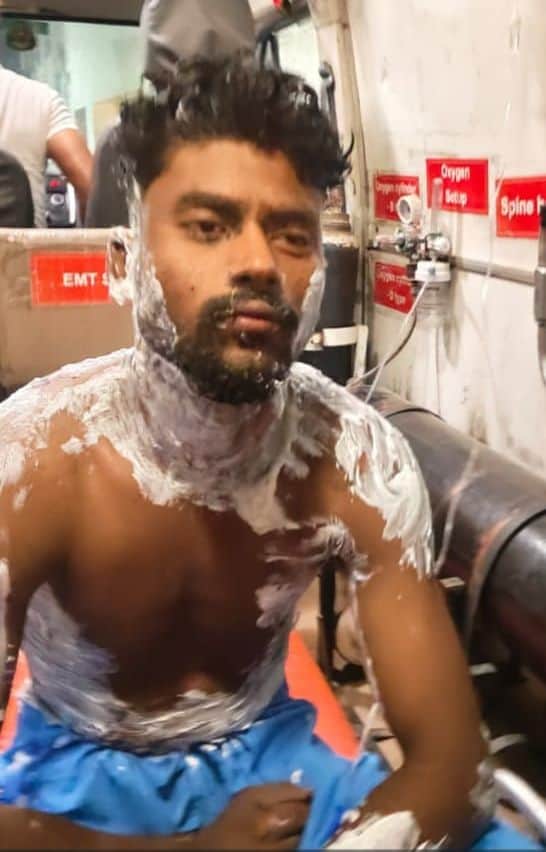 अस्पताल में भर्ती आसिफ।