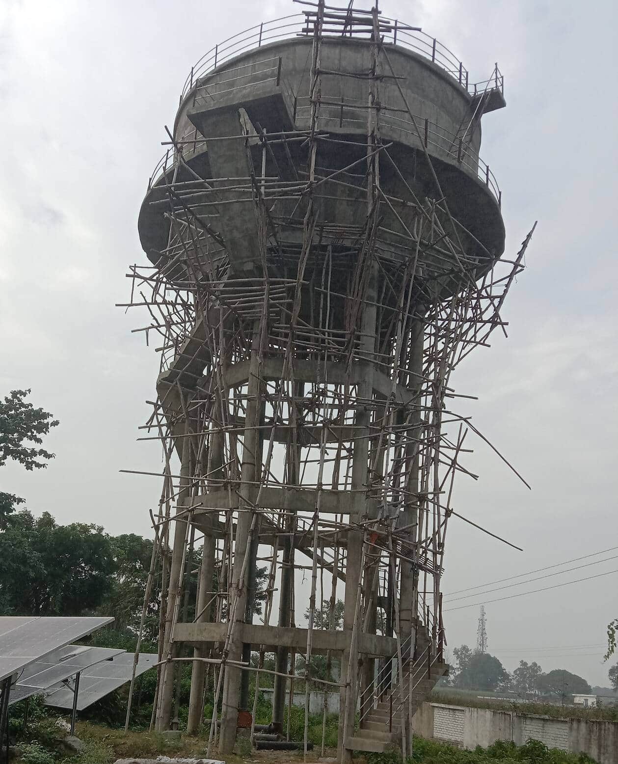 अधूरा पड़ा ओवरहेड टैंक का निर्माण। संवाद