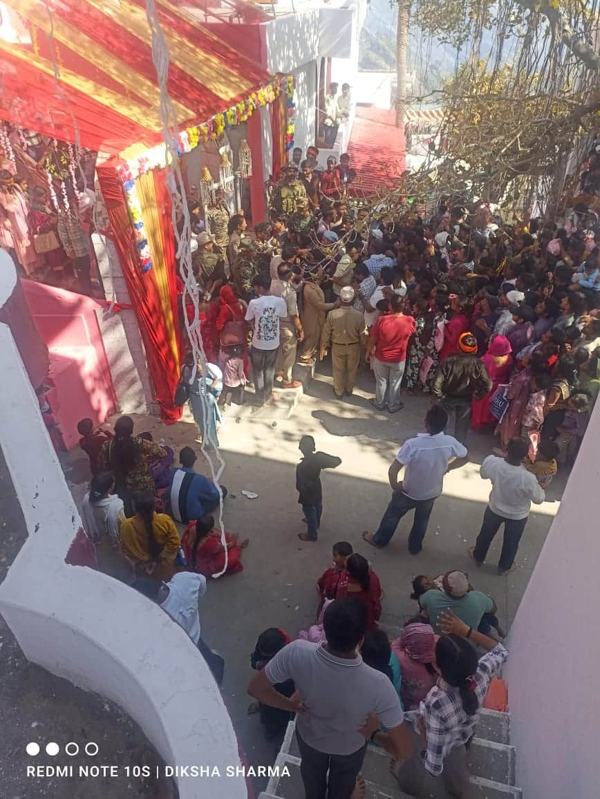 बिलावर के सुकराला माता मंदिर में दर्शन के लिए उमड़े भक्त। संवाद