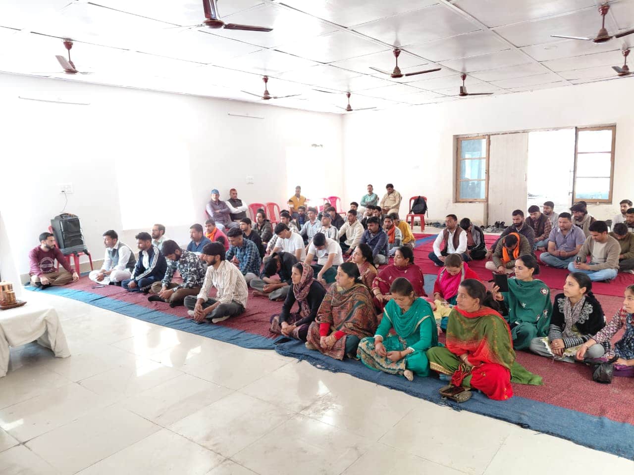 बनी में आयोजित युवा सम्मेलन में उपस्थित युवा। स्रोत विज्ञप्ति