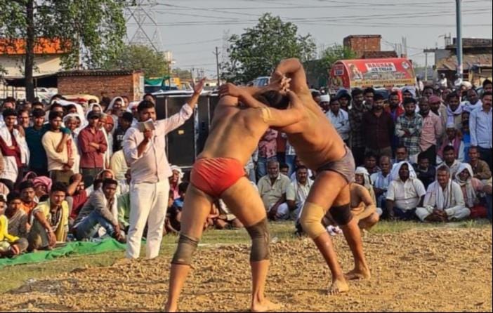 The wrestling match with a prize money of Rs 1 lakh 51 thousand ended in a draw.