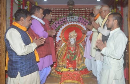 Worshiped Skandamata and wished for happiness, peace and prosperity.