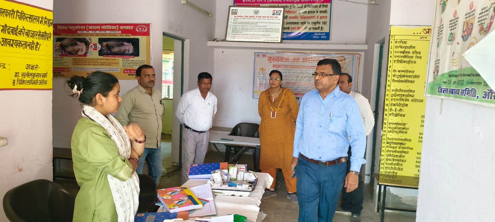 फोटो-30- निरीक्षण करते सीएमओ डॉ. सुरेंद्र कुमार। स्रोत:स्वयं