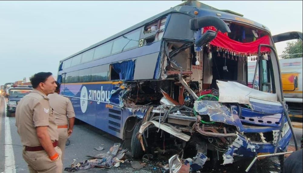 Sleeper bus collides with container, driver killed, four injured