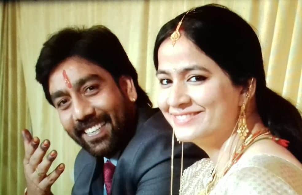 फोटो नंबर- 19पति अभिनेता सुनील सोनी के साथ अभिनेत्री भाषा सुंबली।