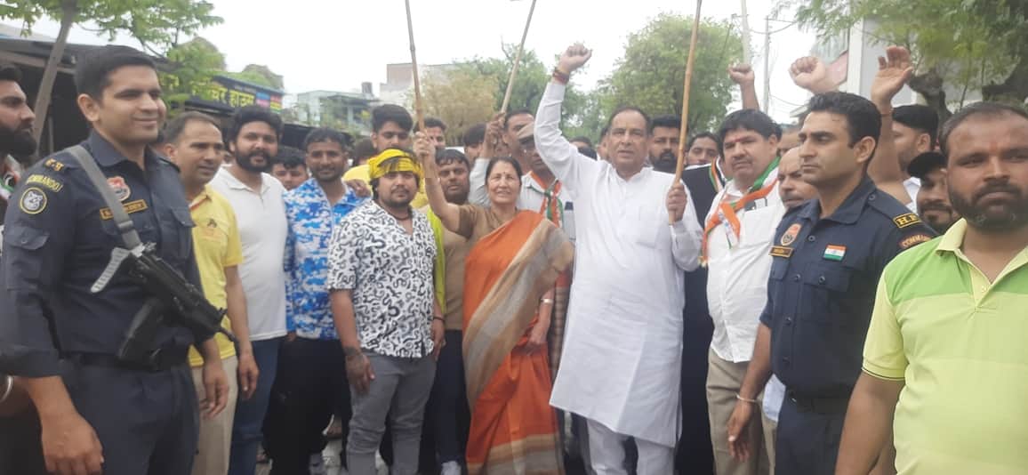 फोटो : सोनीपत के गांव मुरथल में निकाली गई तिरंगा यात्रा में शामिल भाजपा प्रदेश अध्यक्ष मोहनलाल 