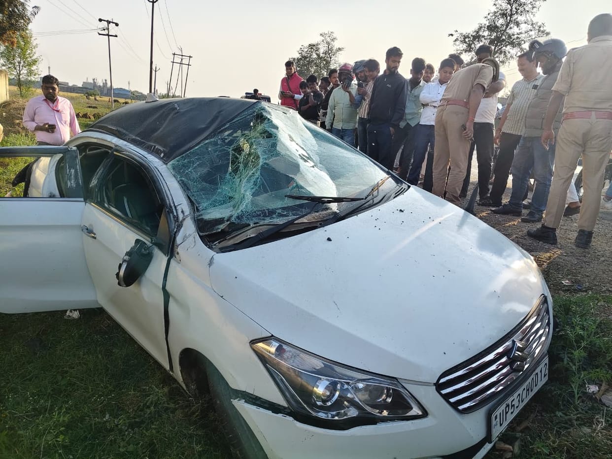 Uncontrolled car hits pole and overturns, five people injured