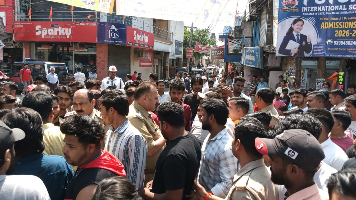 Uproar over indecent remarks, intersection blocked