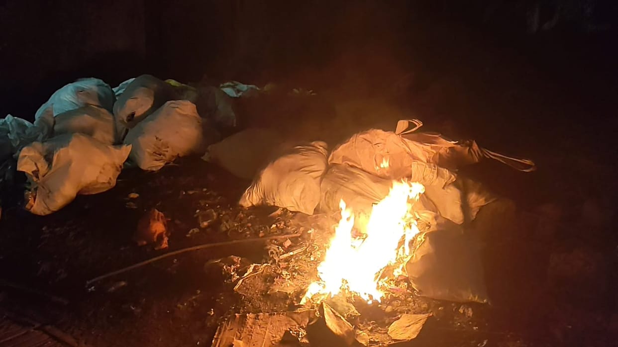 Garbage is being burnt at night near Gandhi Chowk, causing distress to people due to toxic smoke.